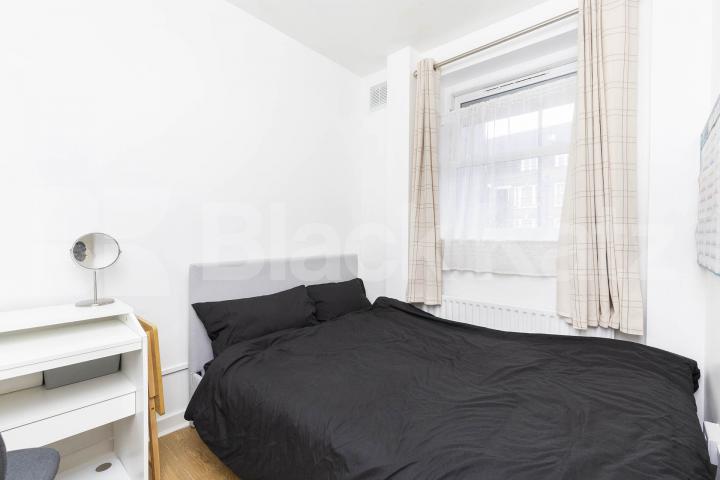 Recently refurbished three double bed flat mins to Tube & Regents Park Arlington Road , Camden